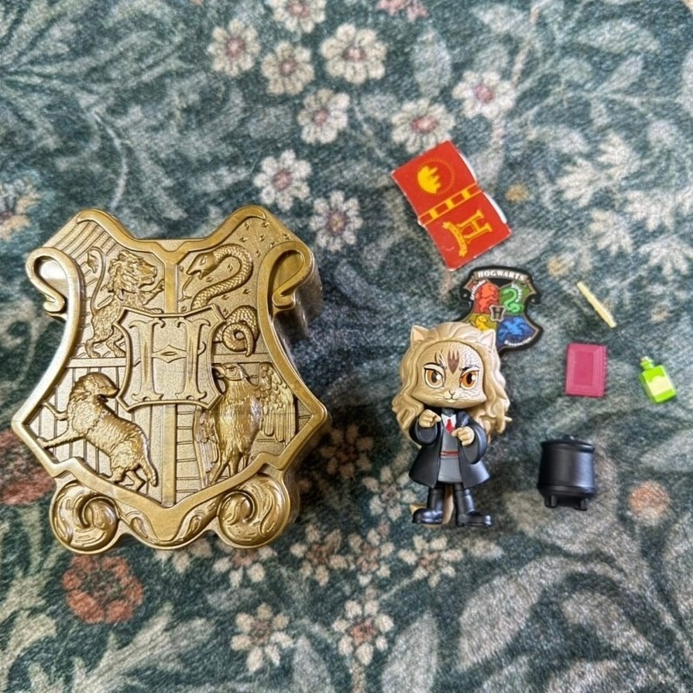 Wizarding World Harry Potter Micro Magical Capsules Hermione Granger Cat Figure